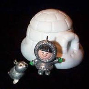 NIB 2000 Frosty Friends Ornament